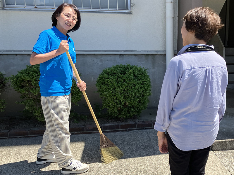 定期巡回では毎月毎月2度の定期清掃時には入居者様とのふれあいも大切にしています検査員が厳しくチェックいています